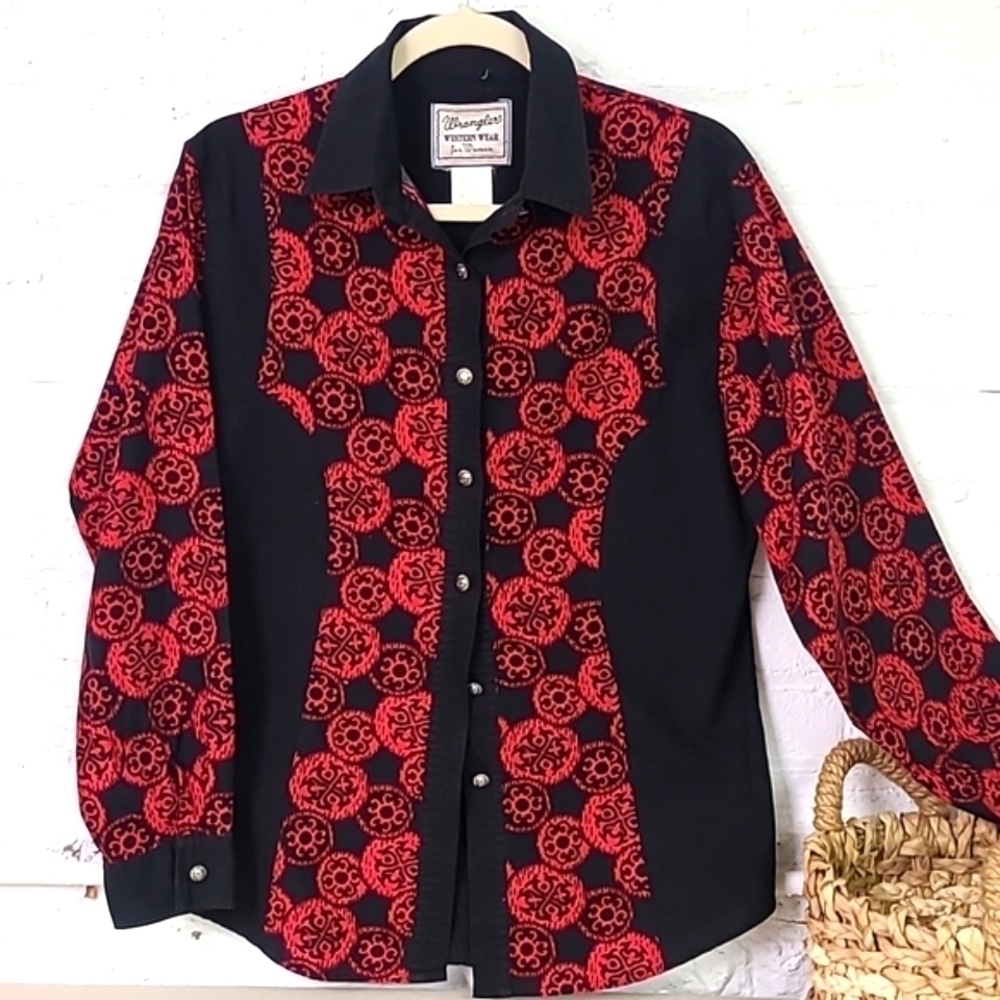 VINTAGE WRANGLER Button Down Size M/L Black and Red Rodeo Western